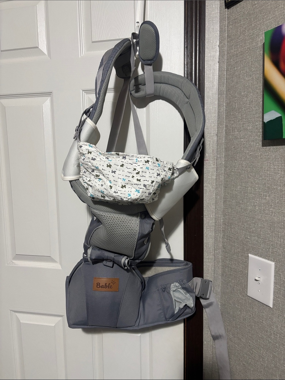 Bable Gray Infant/toddler  Hip Seat Carrier with Printed White Support Panel